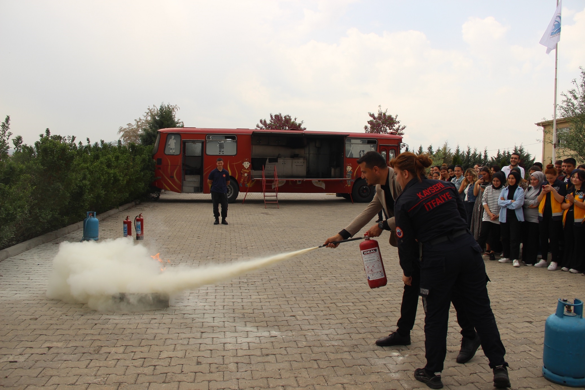 Büyükşehir İtfaiyesi’nden Üniversite Öğrencilerine Eğitim ve Meslek Tanıtımı