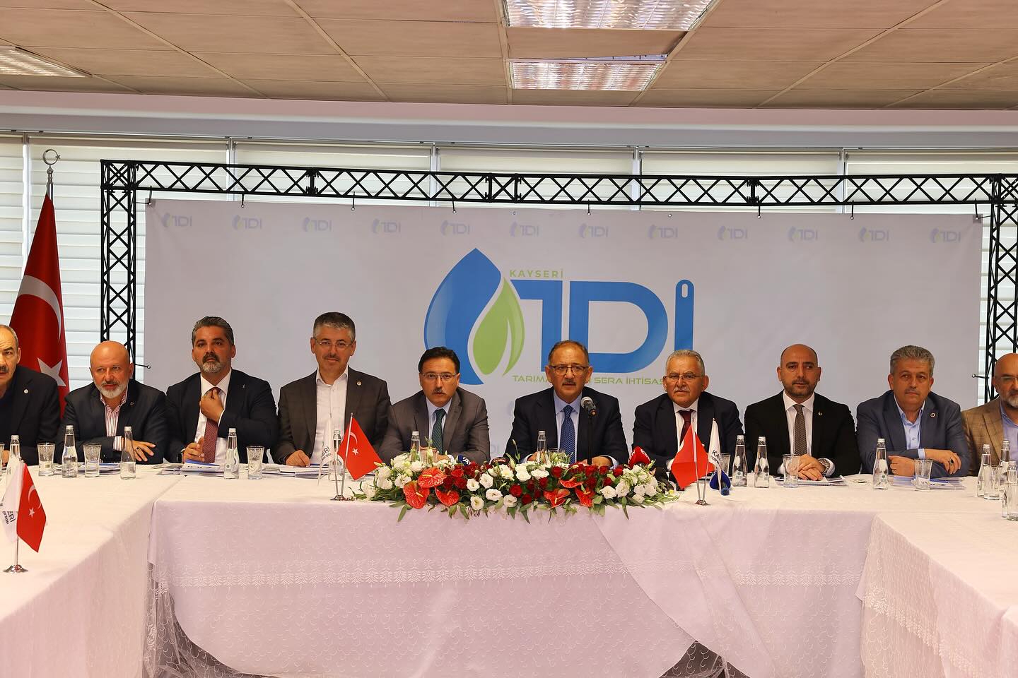 Başkan Büyükkılıç,Jeotermal Kaynaklı Tarıma Dayalı İhtisas OSB Tanıtım Toplantısına Katıldı