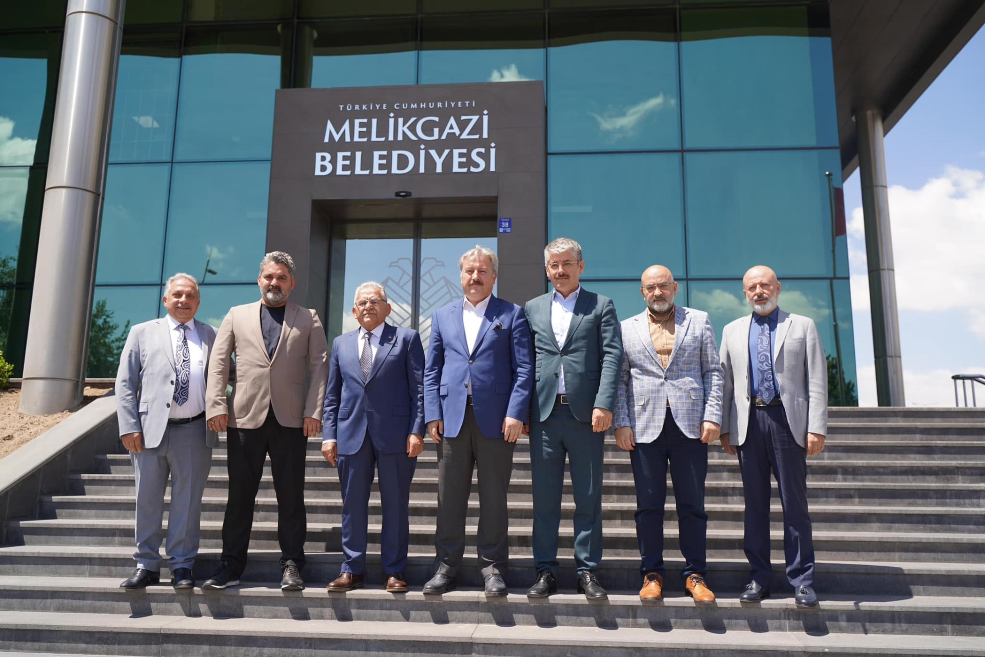 Başkan Büyükkılıç’tan Melikgazi’de Yatırım Değerlendirme Toplantısı