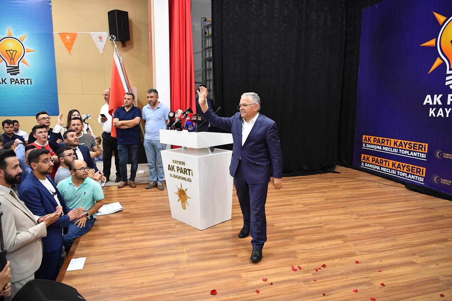 Başkan Büyükkılıç, AK Parti Genel Başkan Vekili Elitaş ile İl Danışma Meclisi Toplantısı’na Katıldı