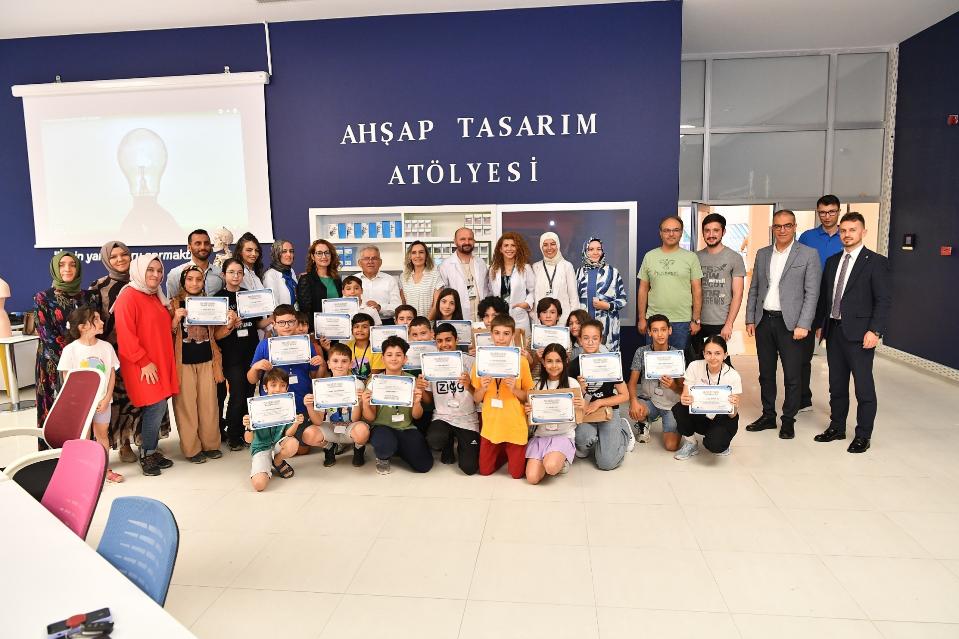 Başkan Büyükkılıç, Bilim Meraklısı Çocuklarla Buluştu