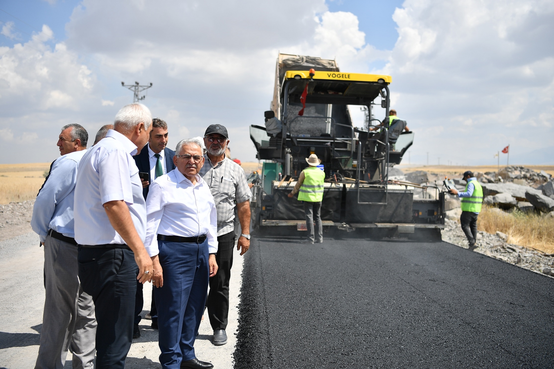 Başkan Büyükkılıç Sözünü Tuttu, 10 Mahalleyi Yakından İlgilendiren 50 Milyon TL’lik Asfalt Çalışmasını Başlattı