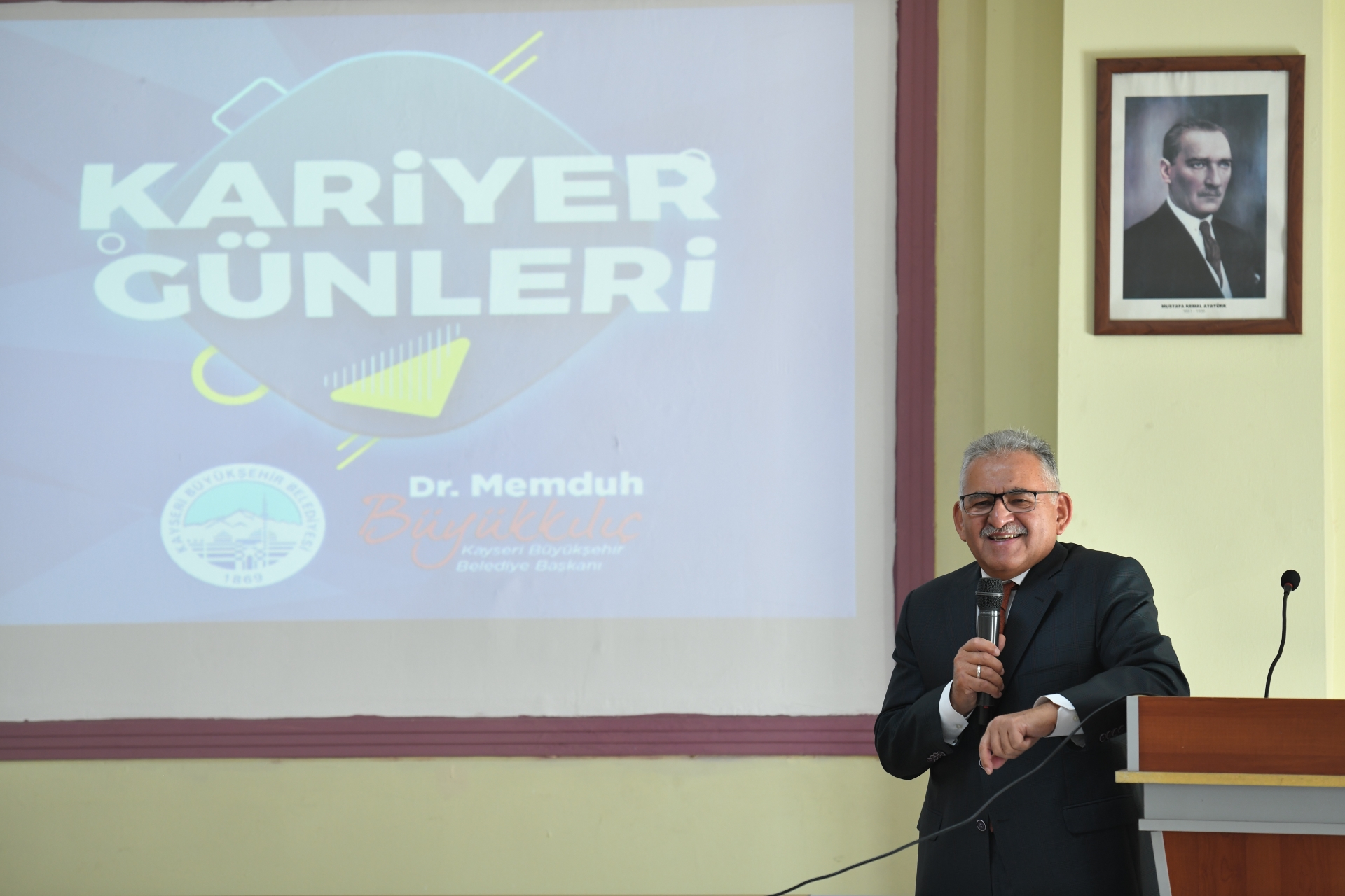 Başkan Büyükkılıç, YKS'yi Kazanan Öğrencileri Kayseri’ye Davet Etti