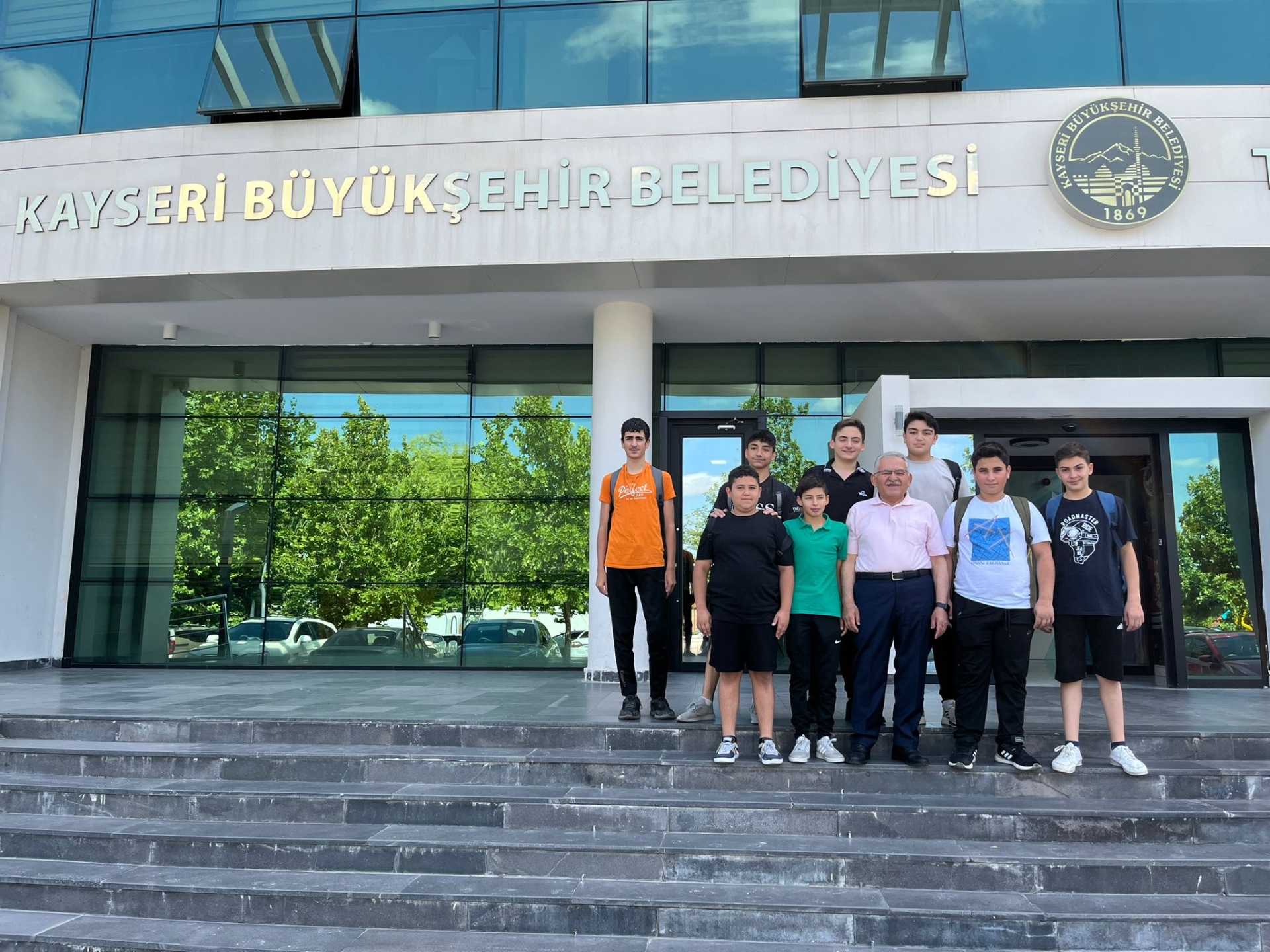 Başkan Büyükkılıç'tan Yaz Okullarına Katılan Öğrencilerle Sıcak ve Samimi Sohbet