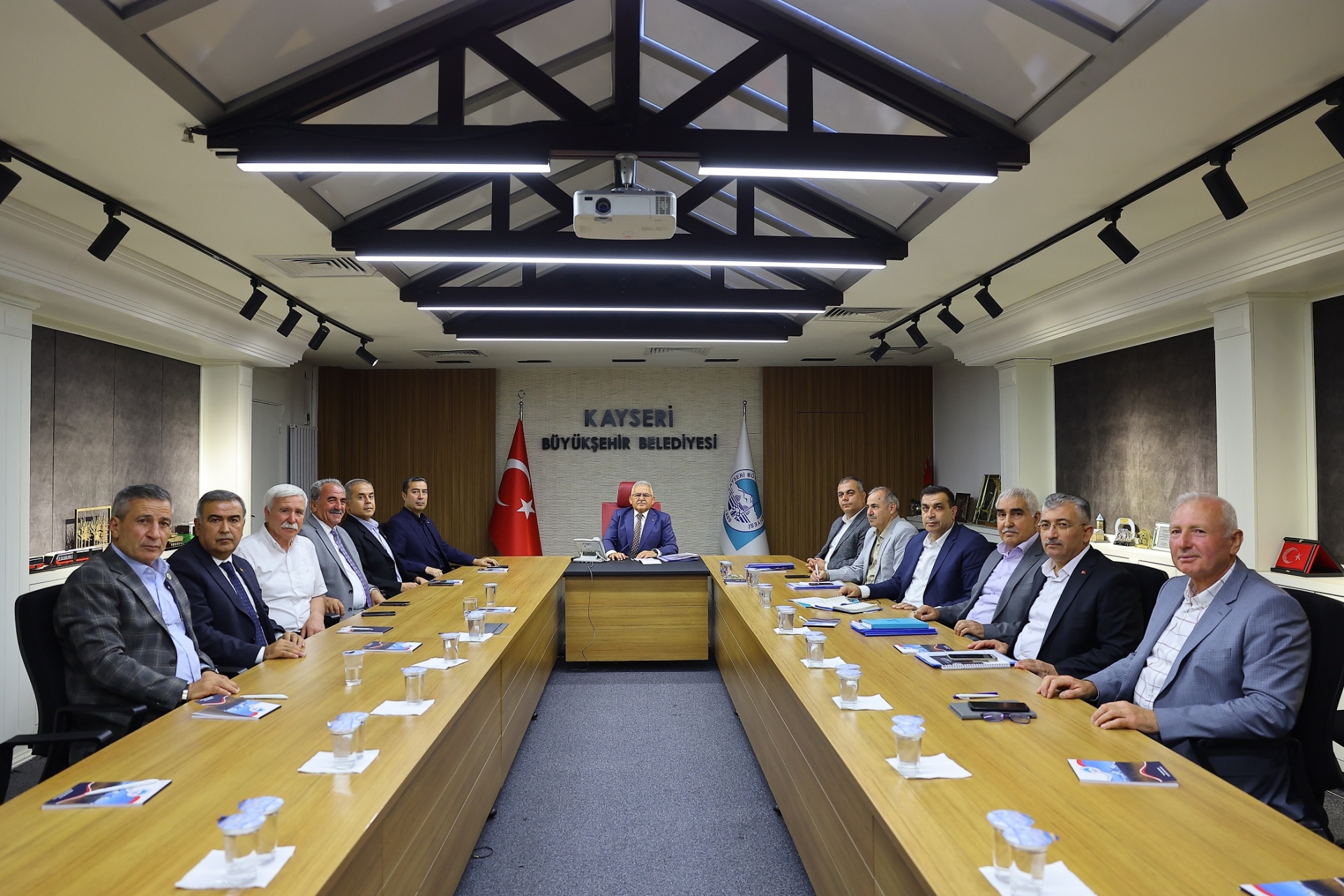 Büyükkılıç’tan CHP İl Başkanı, Meclis Grup Başkan Vekili ve İlçe Belediye Başkanları ile Yatırım Ve Değerlendirme Toplantısı