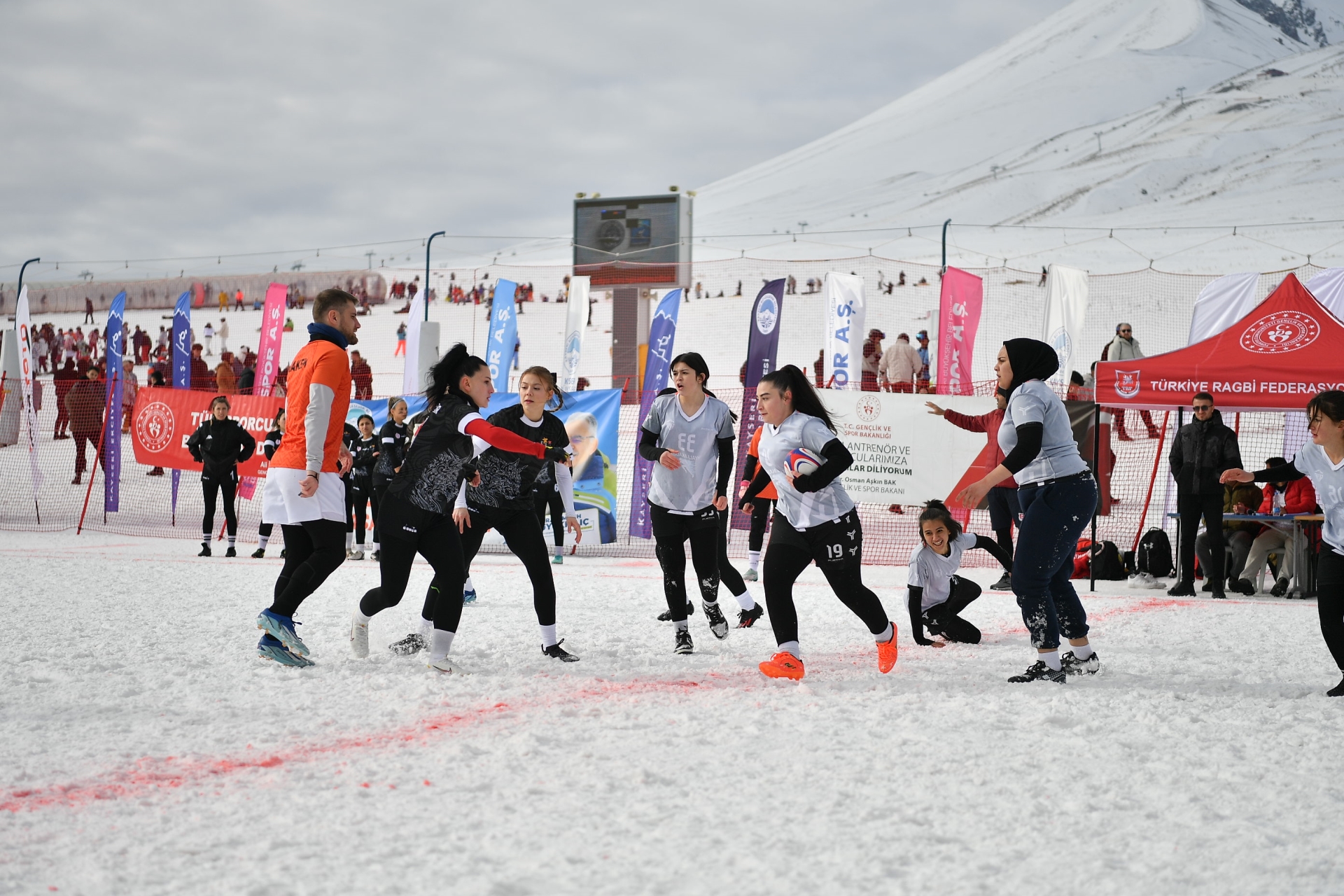 Erciyes’te Kar Ragbi Türkiye Şampiyonası Nefes Kesti