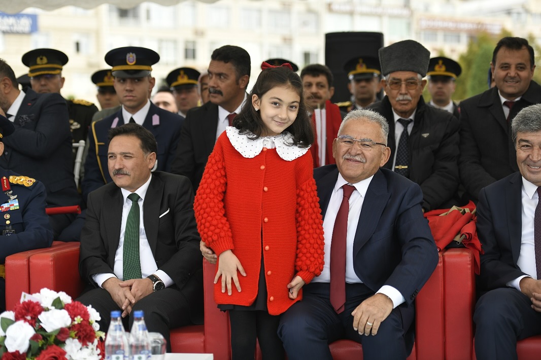 Başkan Büyükkılıç, Cumhuriyetin 102. Yılı Coşkusuna Ortak Oldu