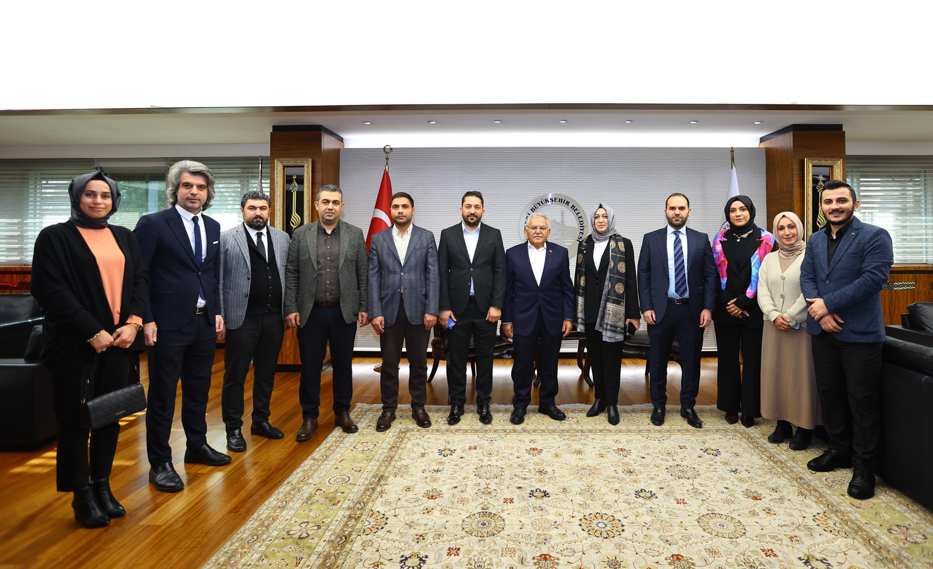 Başkan Büyükkılıç, Kayseri’nin İlk Kadın İlçe Başkanı Kahraman ve Yönetimini Ağırladı