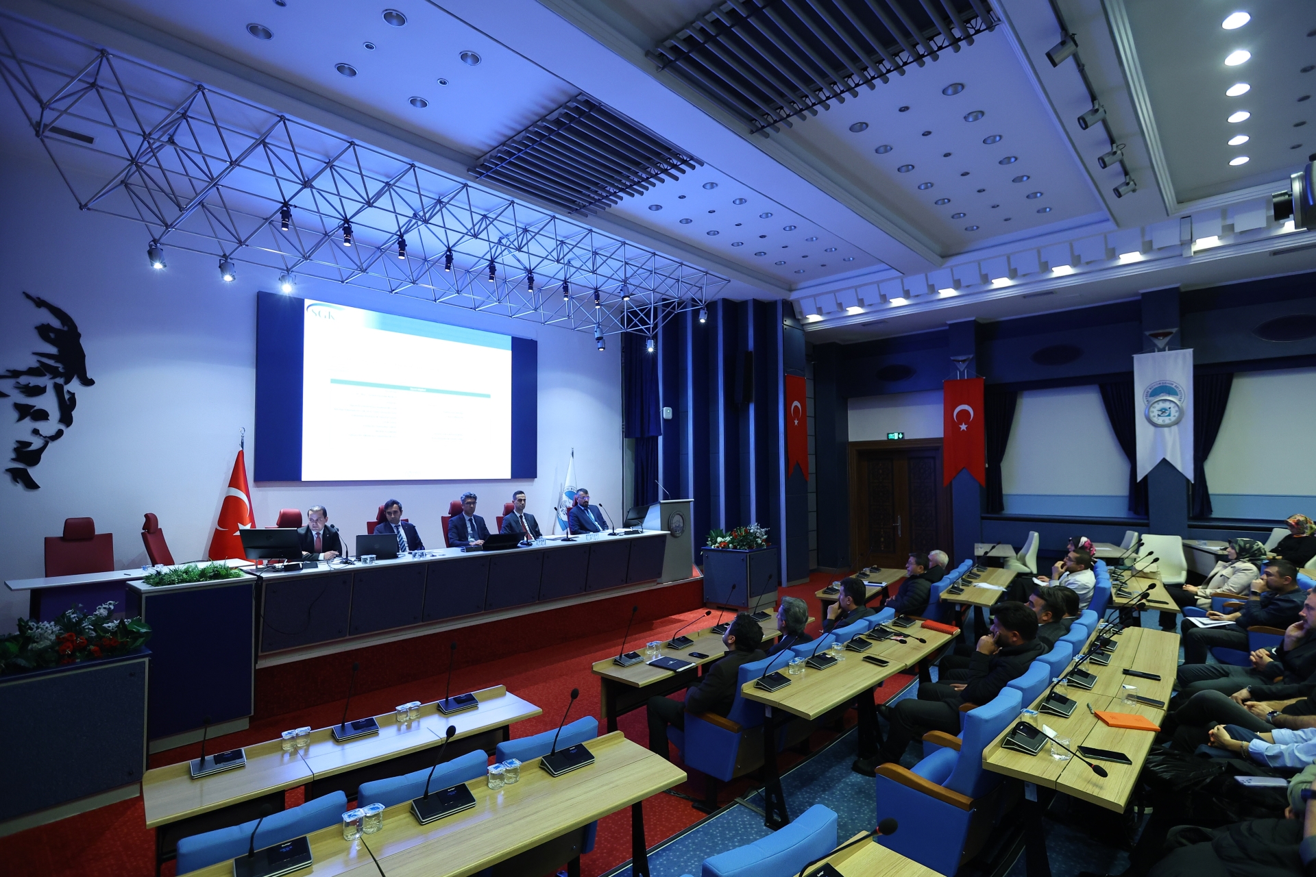 Büyükşehir ve SGK İş Birliğinde Belediye Personeline Yönelik Bilgilendirme Toplantısı