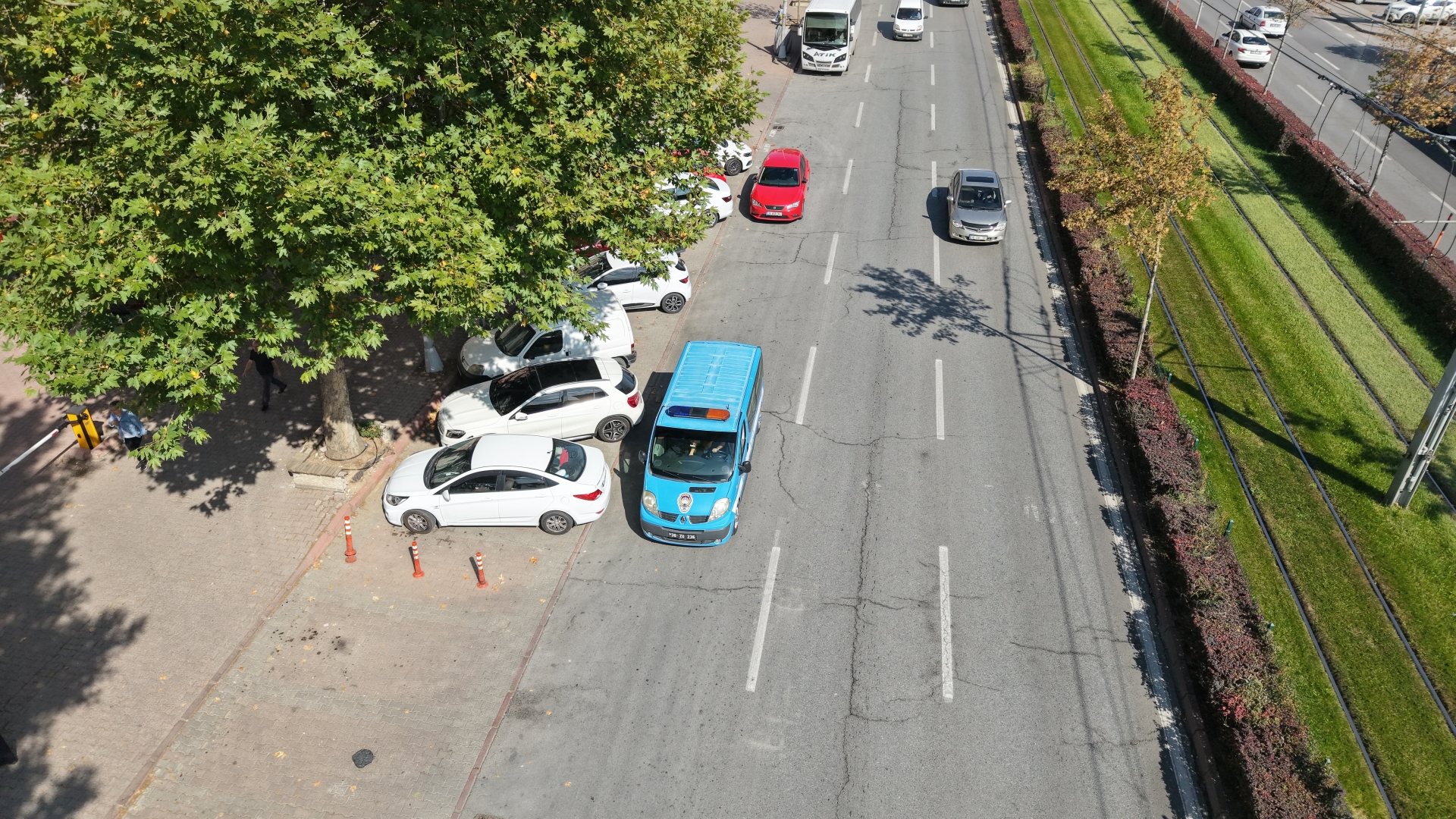 Büyükşehir Zabıtası’ndan, “Kaldırımlar Yayaların, Yollar Araçların” Denetimi
