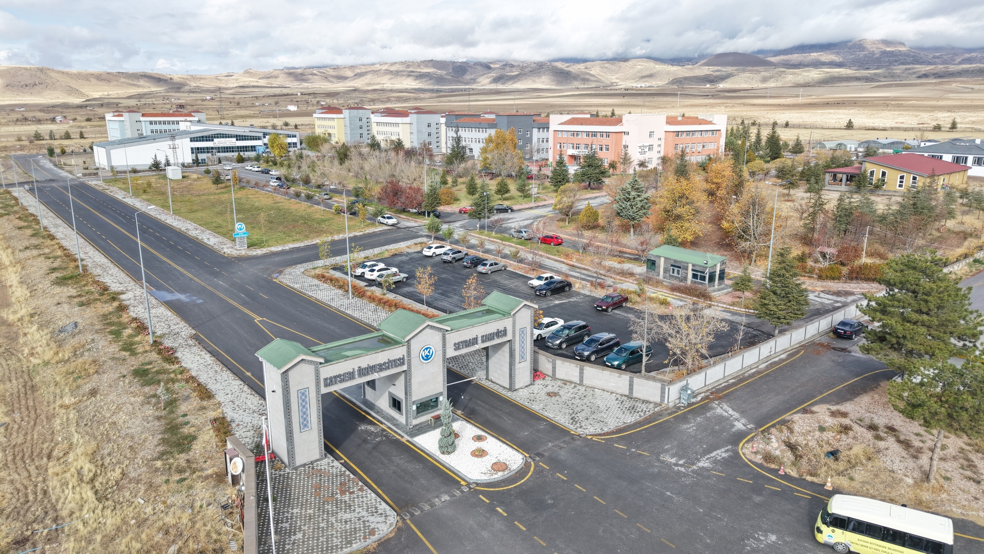 Başkan Büyükkılıç’tan Develi’de Eğitime 3,5 Milyon TL’lik Önemli Yatırım: Sıcak Asfalt ile Türkiye’de İlk ve Tek 