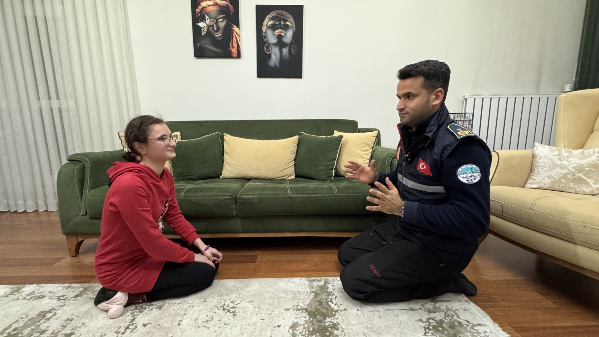 Büyükşehir’den Özel Gereksinimli Aleyna’ya Evinde Afet Eğitimi