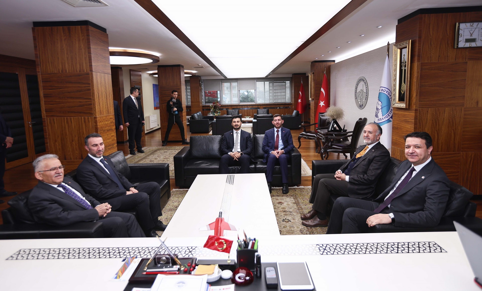 Başkan Büyükkılıç’ı Ziyaret Eden SP Genel Başkanı Arıkan: “Üzerimde Emeği Olan Bir Büyüğümdür”