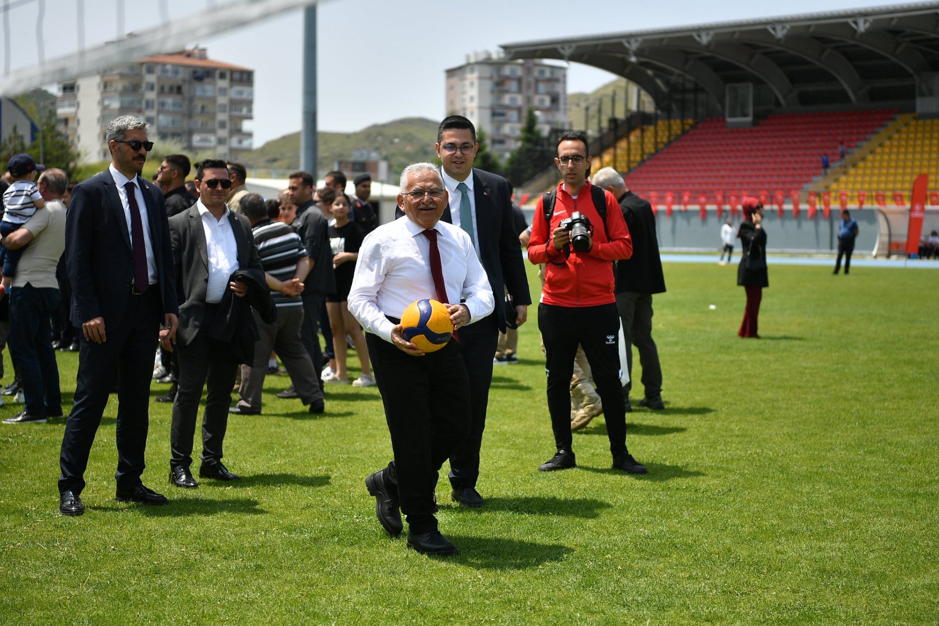 Başkan Büyükkılıç, 19 Mayıs’ta Gençlerin Bayram Coşkusuna Ortak Oldu