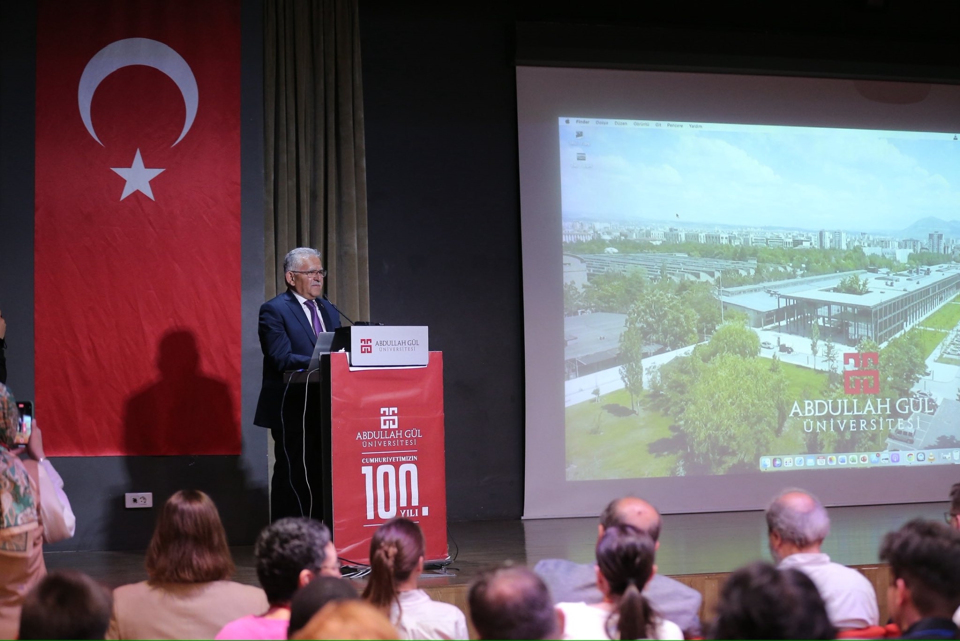 Başkan Büyükkılıç, AGÜ’de Sağlık ve Biyoteknoloji Kongresi’ne Katıldı