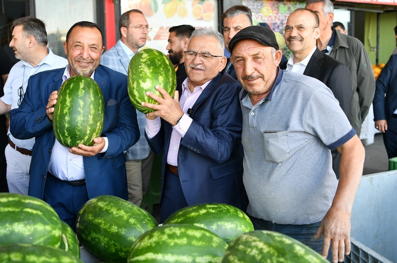 Başkan Büyükkılıç’tan Kayseri Hal Kompleksi’ne Sabah Ziyareti