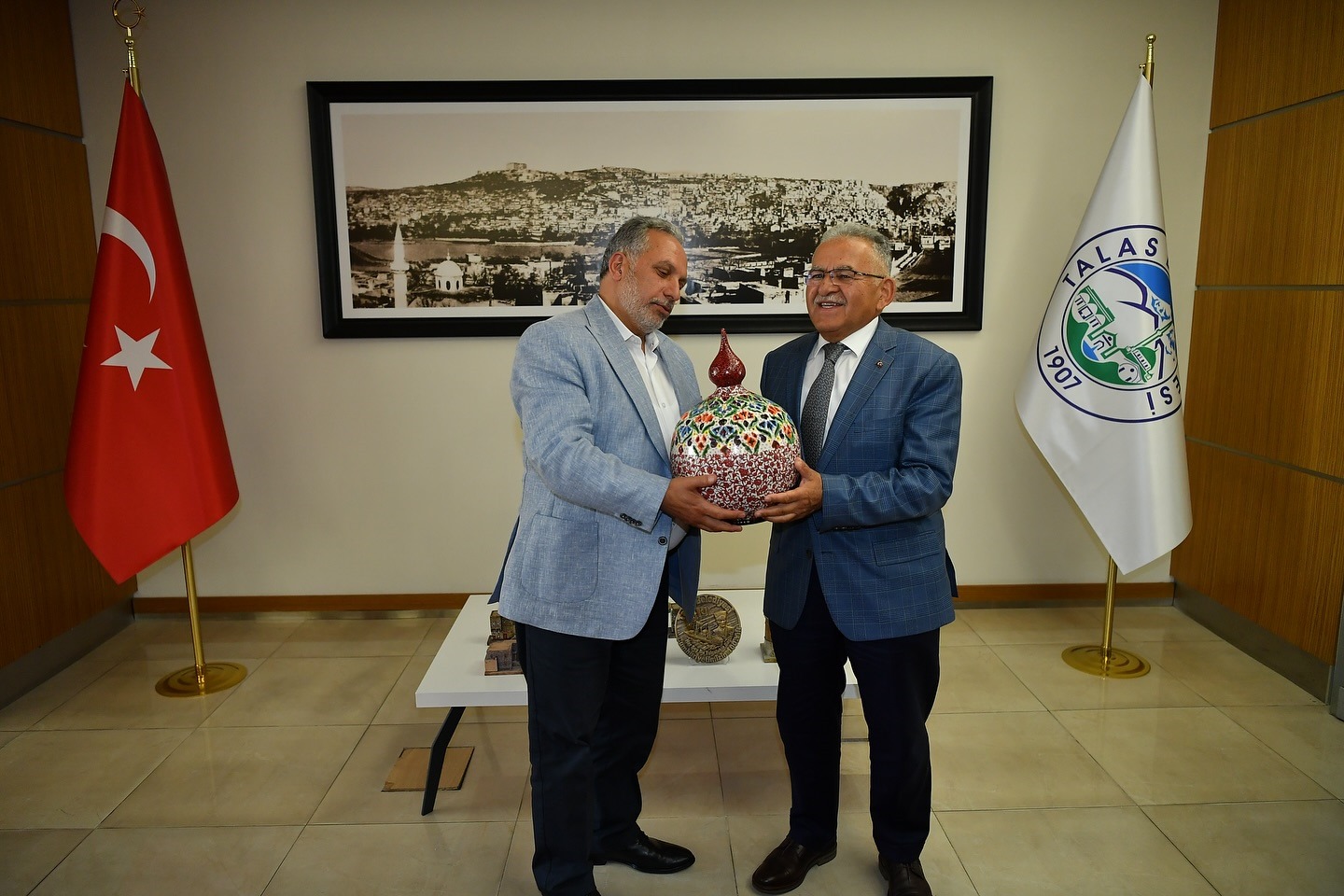 Başkan Büyükkılıç’tan Talas’ta Hizmet ve Yatırım Toplantısı