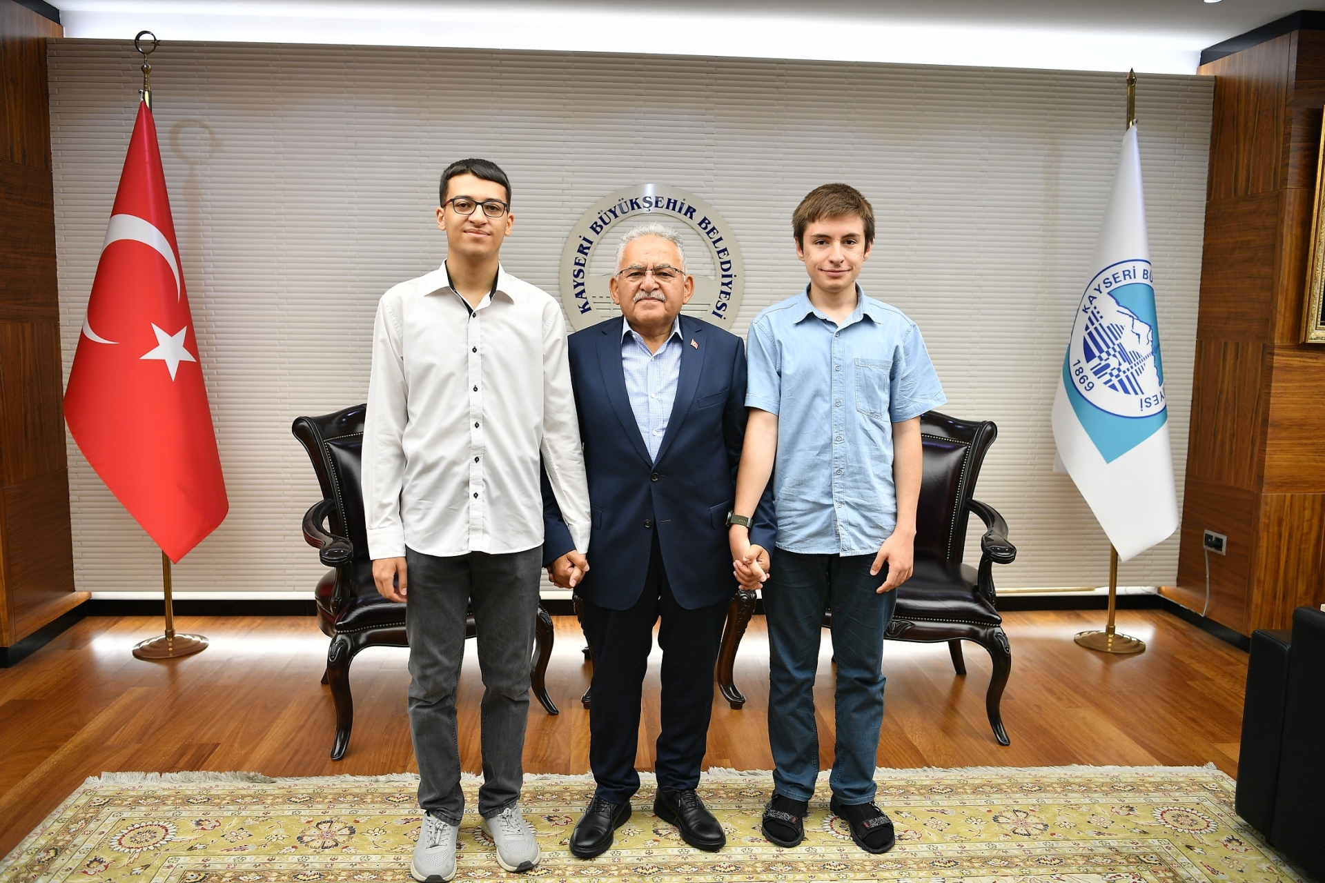Başkan Büyükkılıç’tan YKS’de Türkiye Derecesi Yapan Öğrencilere Tam Destek