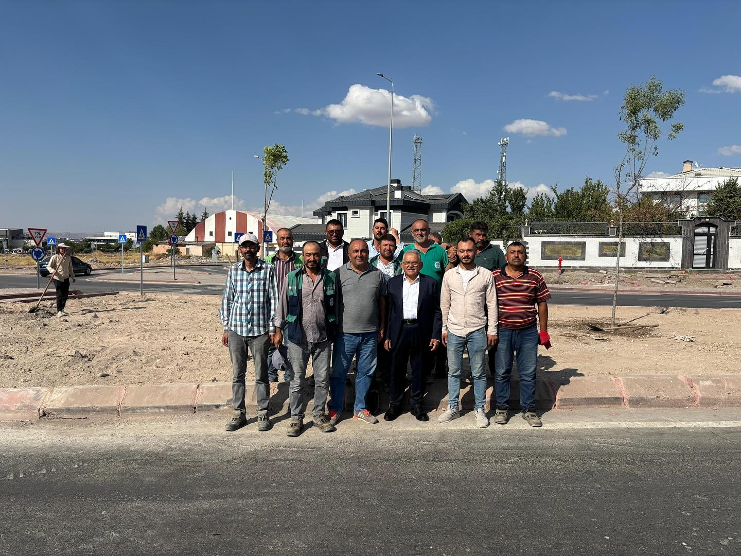 Başkan Büyükkılıç: “Şehit Komandolar Caddesi’ni Hem Daha Konforlu Hem de Daha Estetik Hale Getiriyoruz”
