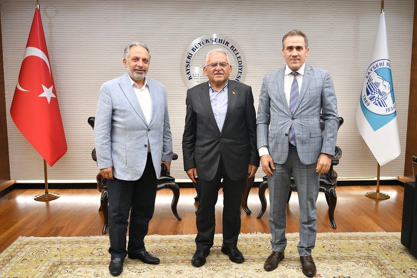 Başkan Büyükkılıç’a Ziyaretçi Akını