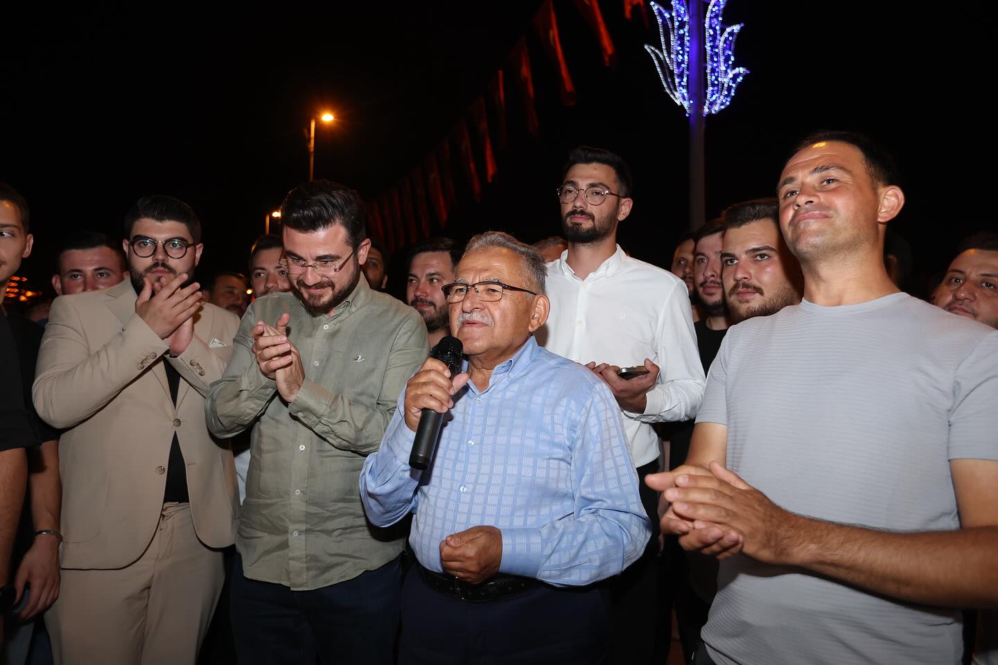 Genç Dostu Başkan, TÜGVA Yaz Okulları Şenliği’ne Katılacak Bin Kişilik Kayseri Heyetini Uğurladı