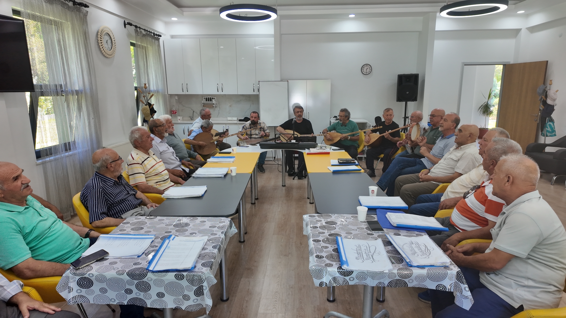 Gönül Belediyeciliğinin En Güzel Sesi: Ulu Çınarlar Korosu