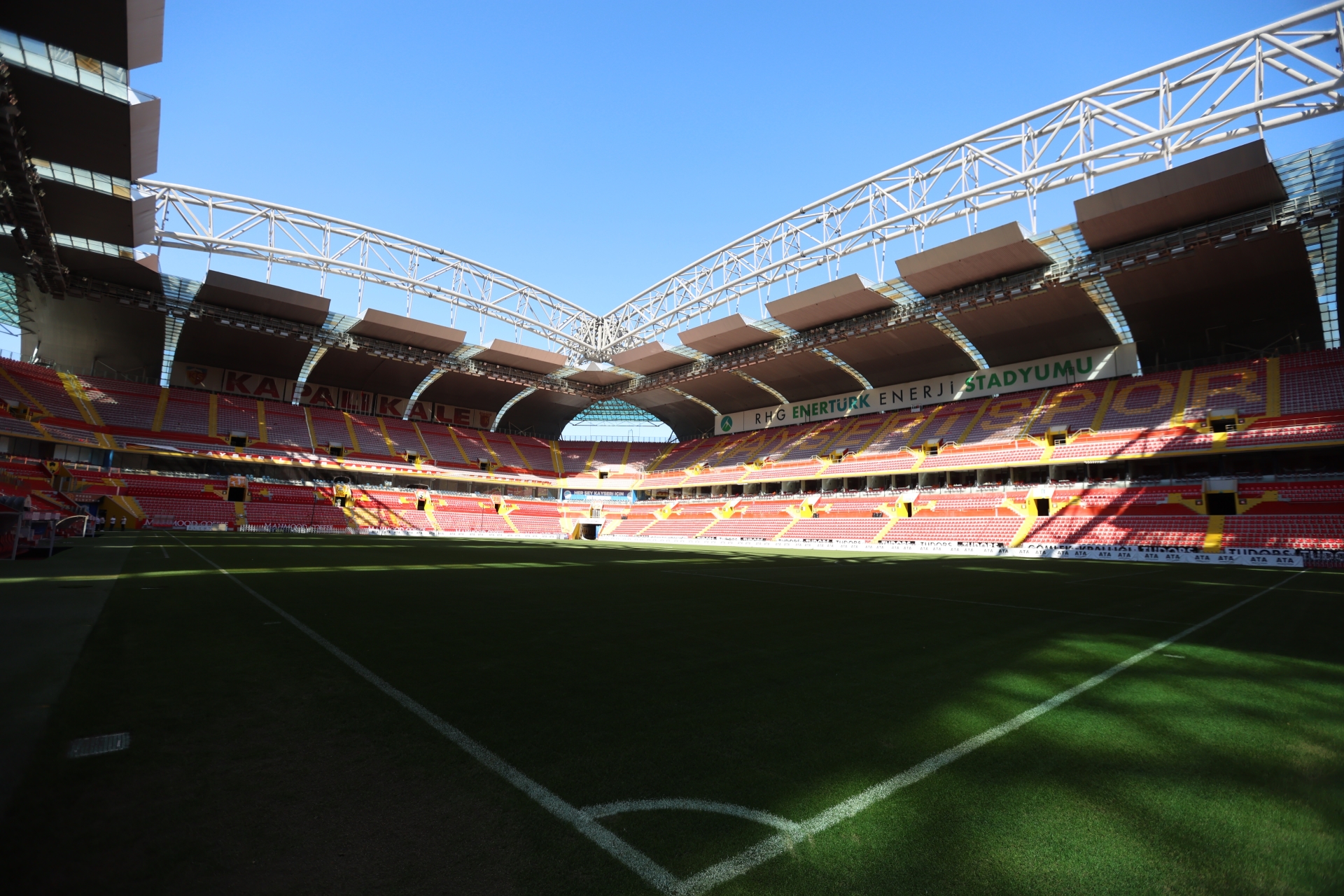 Kayseri Büyükşehir’in RHG Enertürk Stadyumu, Türkiye’de Örnek Gösteriliyor