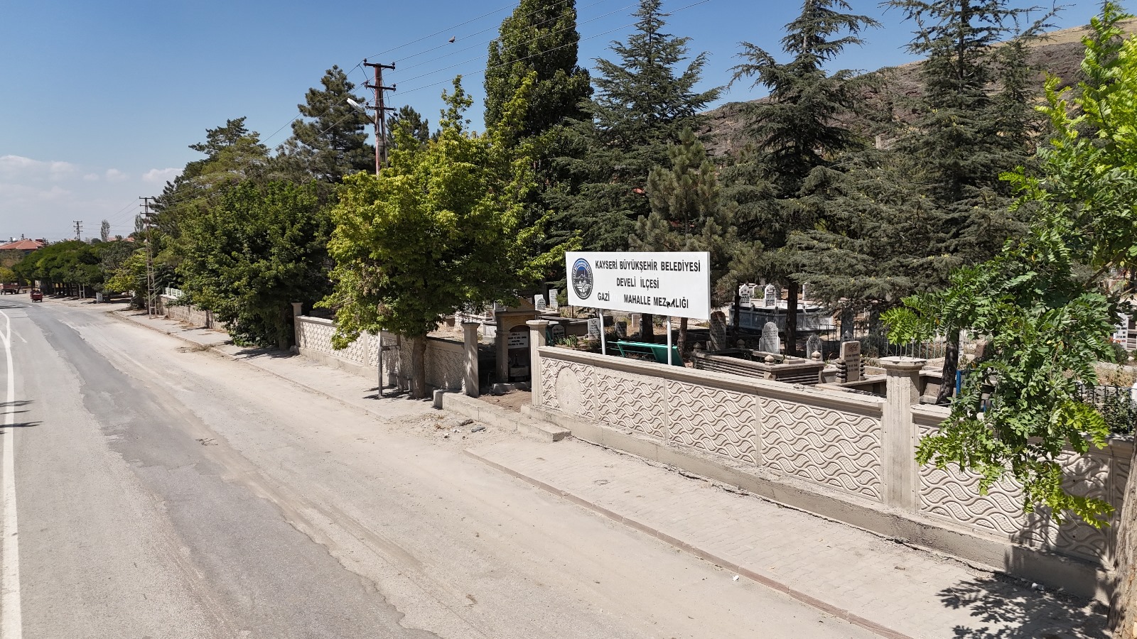Büyükşehir, Kırsalın İhtiyaçları Doğrultusunda 9 Bin Metre Duvar İnşa Ediyor