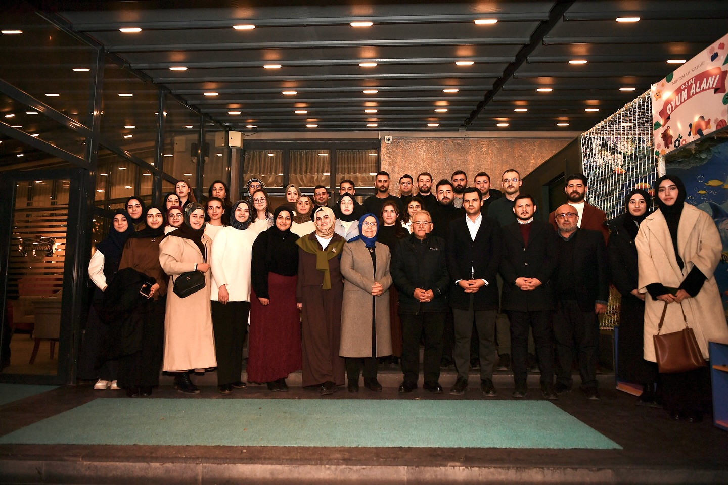 Başkan Büyükkılıç’tan Gençlerle Çay, Kahve Eşliğinde Samimi Sohbet