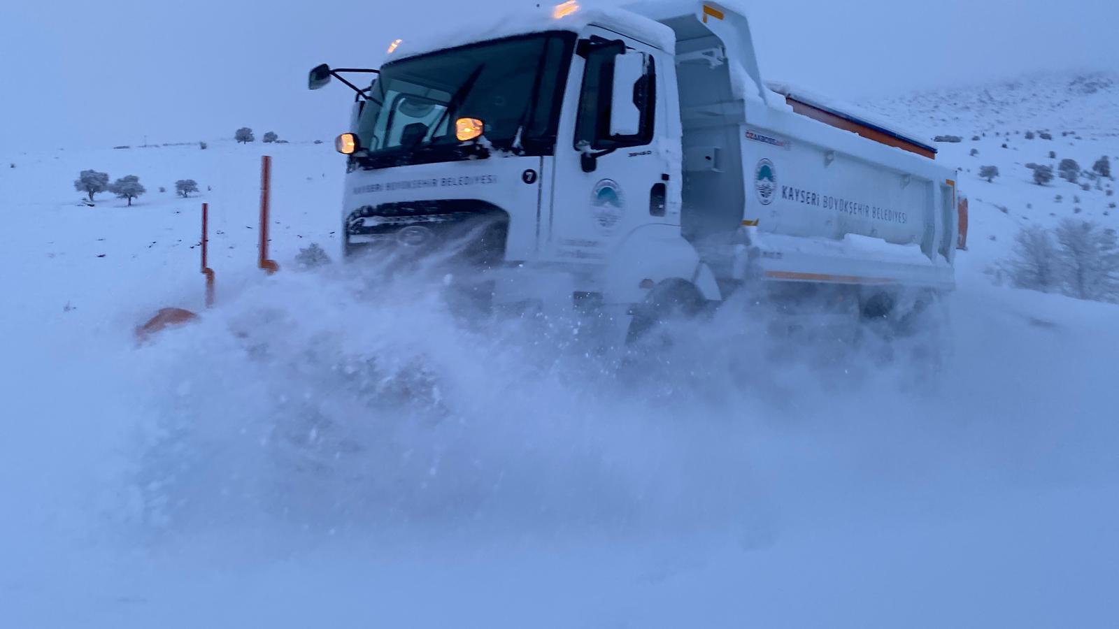 Kayseri Büyükşehir’den Kış Şartlarına Karşı 24 Saatlik Kesintisiz Mücadele