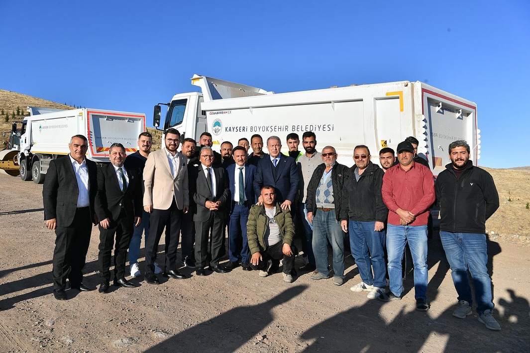 Kırsalı Kalkındırma Atağı Başlatan Büyükşehir, 16 İlçeye Hizmet Yağdırdı