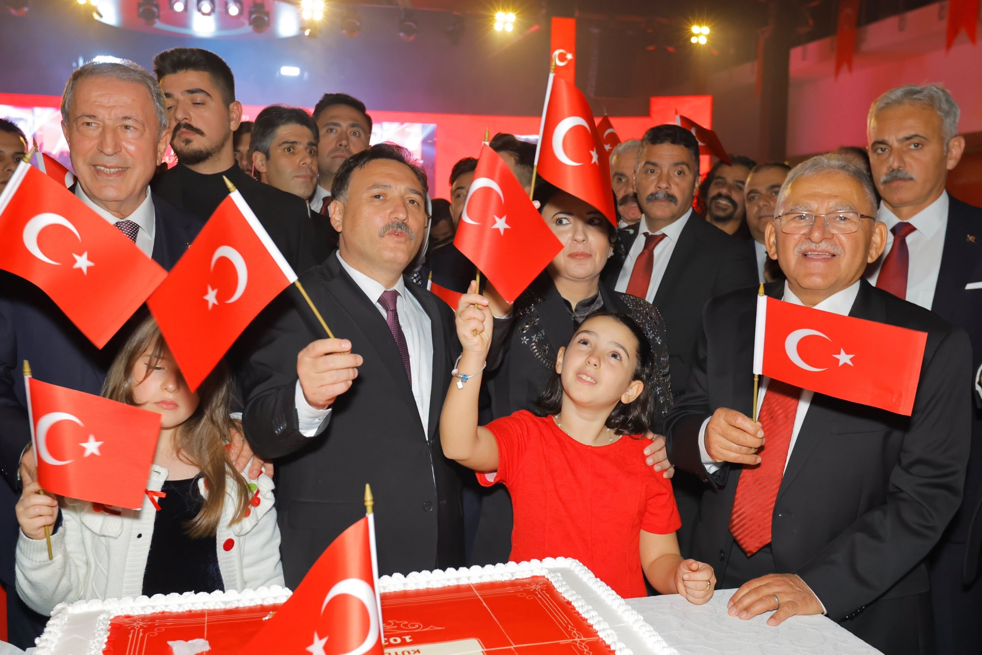 Başkan Büyükkılıç, Cumhuriyetin 103. Yıl Coşkusunu Resepsiyonda Paylaştı