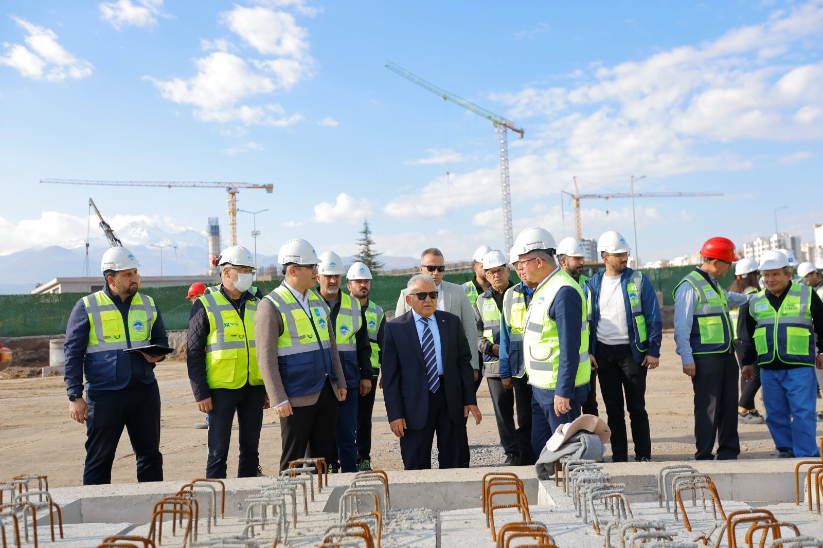 Başkan Büyükkılıç, Kartal Katlı Kavşağı’nda Çalışmaları Yerinde İnceledi