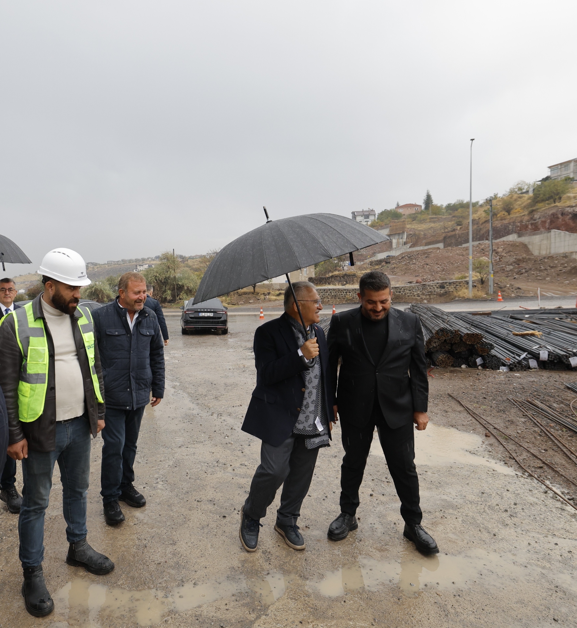 Büyükkılıç, 15 Temmuz Bulvarı ile Mehmet Özhaseki Bulvarı’nı Bağlayacak Yol Çalışmalarını Yerinde İnceledi