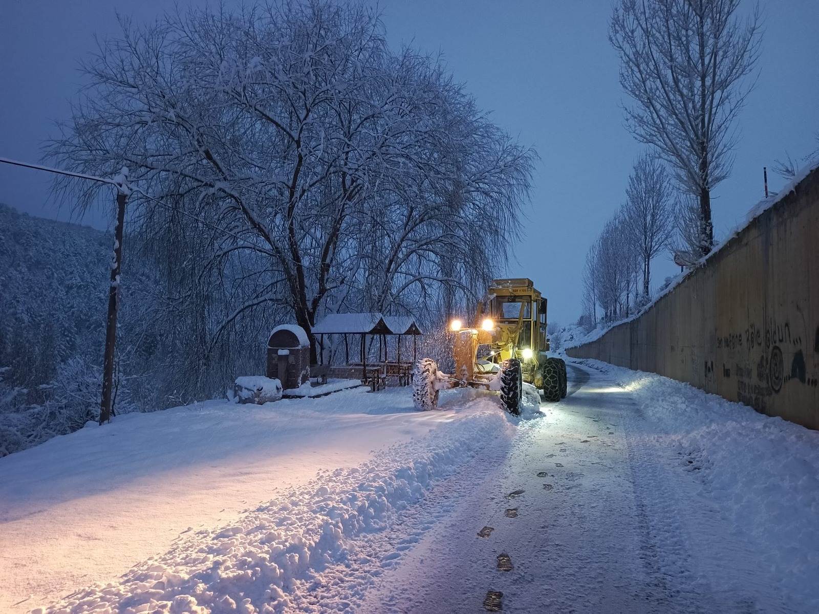 Kayseri Büyükşehir’den Kış Mesaisi: 195 Mahalle Yolu Ulaşıma Açıldı