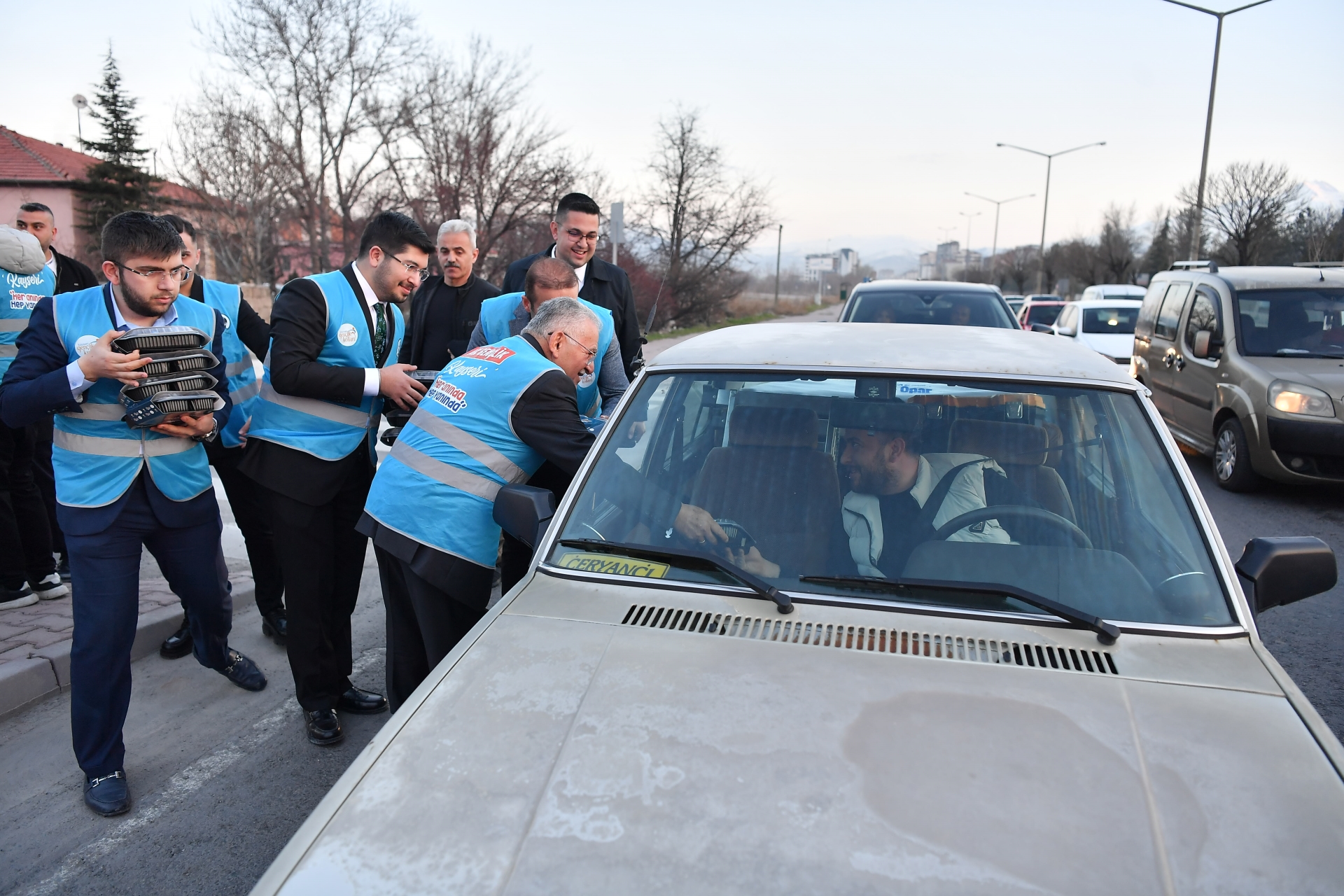 Başkan Büyükkılıç, Cumhurbaşkanı ile Bayramlaştı, “İftara 5 Kala” Programına ve Huzurevi Gönül Sofrasına Katıldı