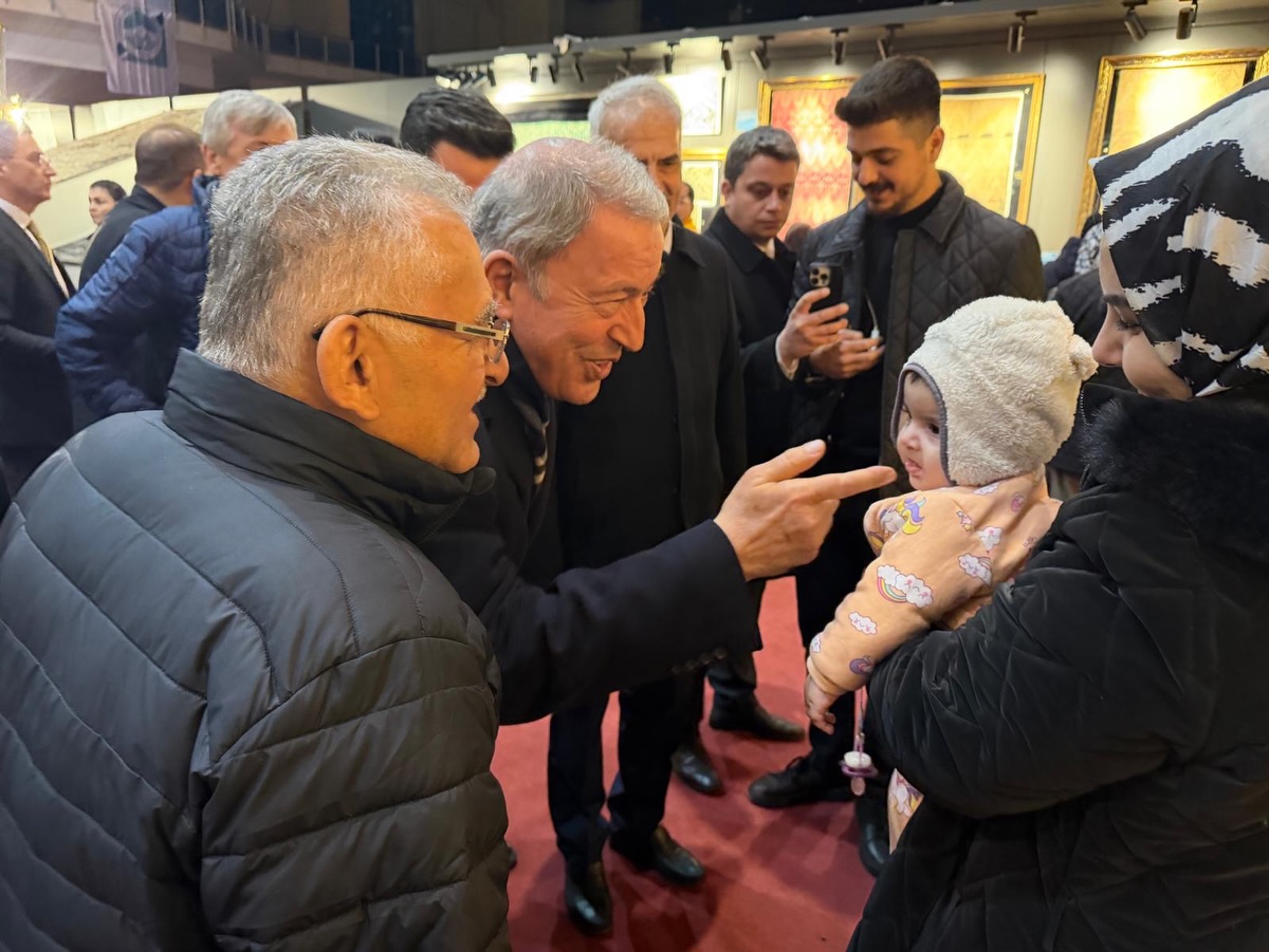 Başkan Büyükkılıç, Kutsal Emanetler Sergisinde Kayserililerle Bir Araya Geldi