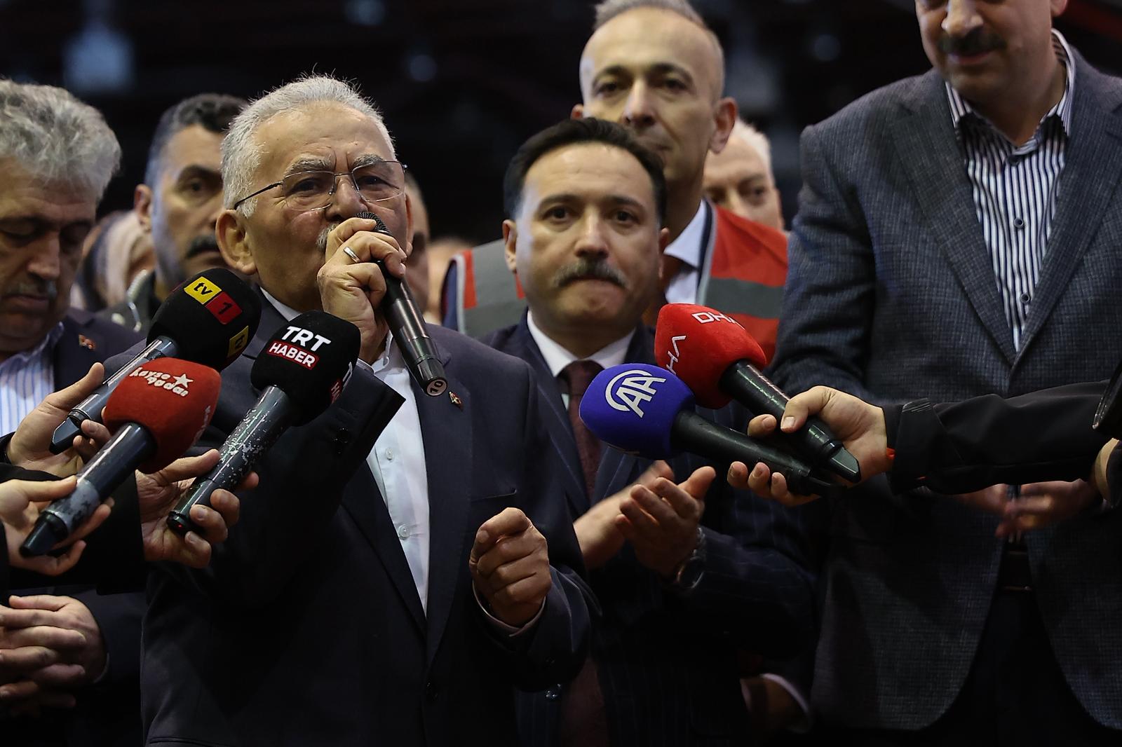 Başkan Büyükkılıç, “Kutsal Emanetler ve Vakıf Eserleri Sergisi”nin Açılışına Katıldı