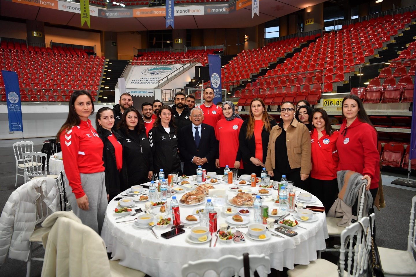 Başkan Büyükkılıç, Ramazan’ın 14’üncü Gününde İftar Sofralarına Konuk Oldu