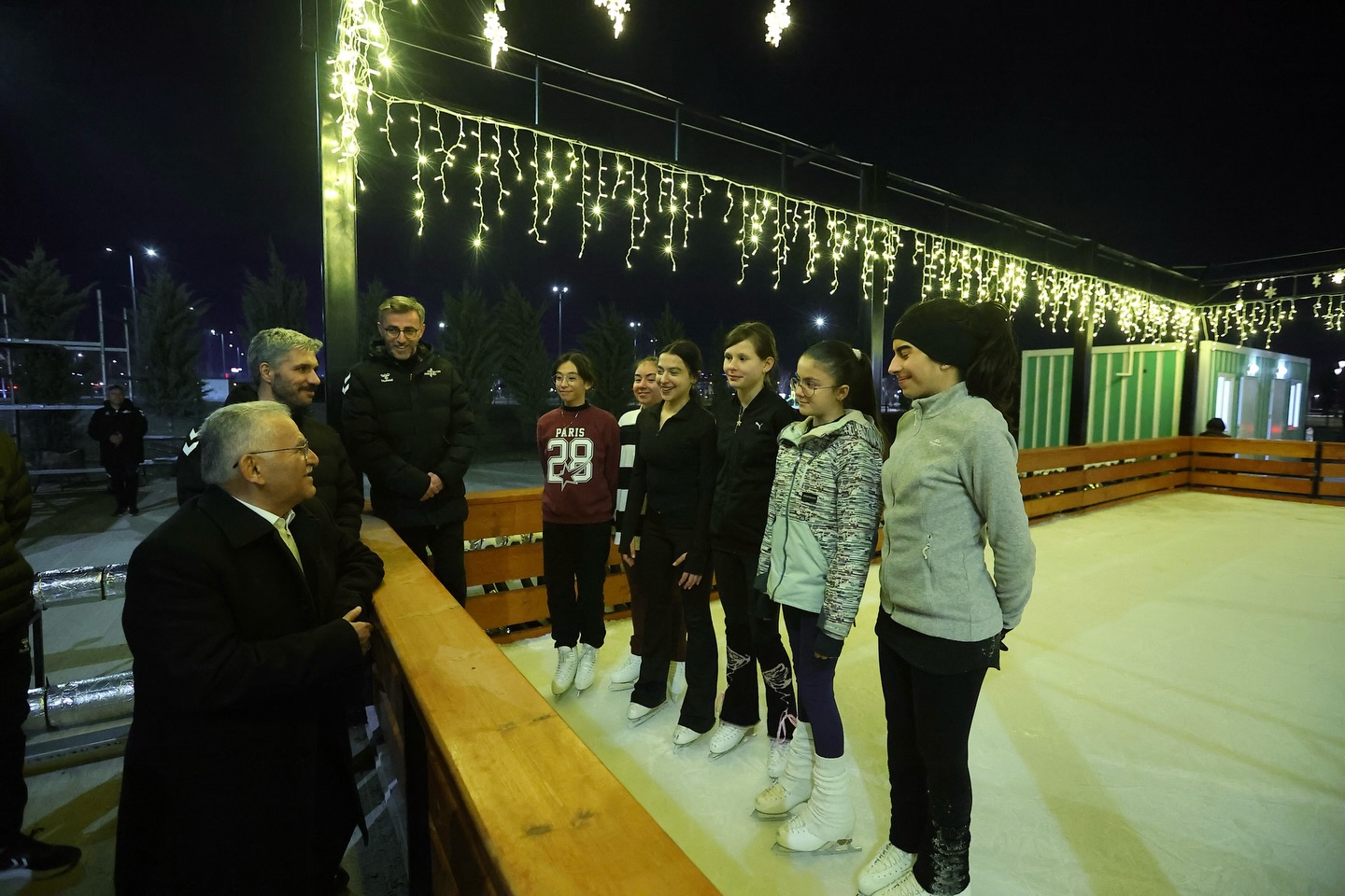 Başkan Büyükkılıç’tan Gençlere Müjde: Açık Hava Buz Pateni Pisti