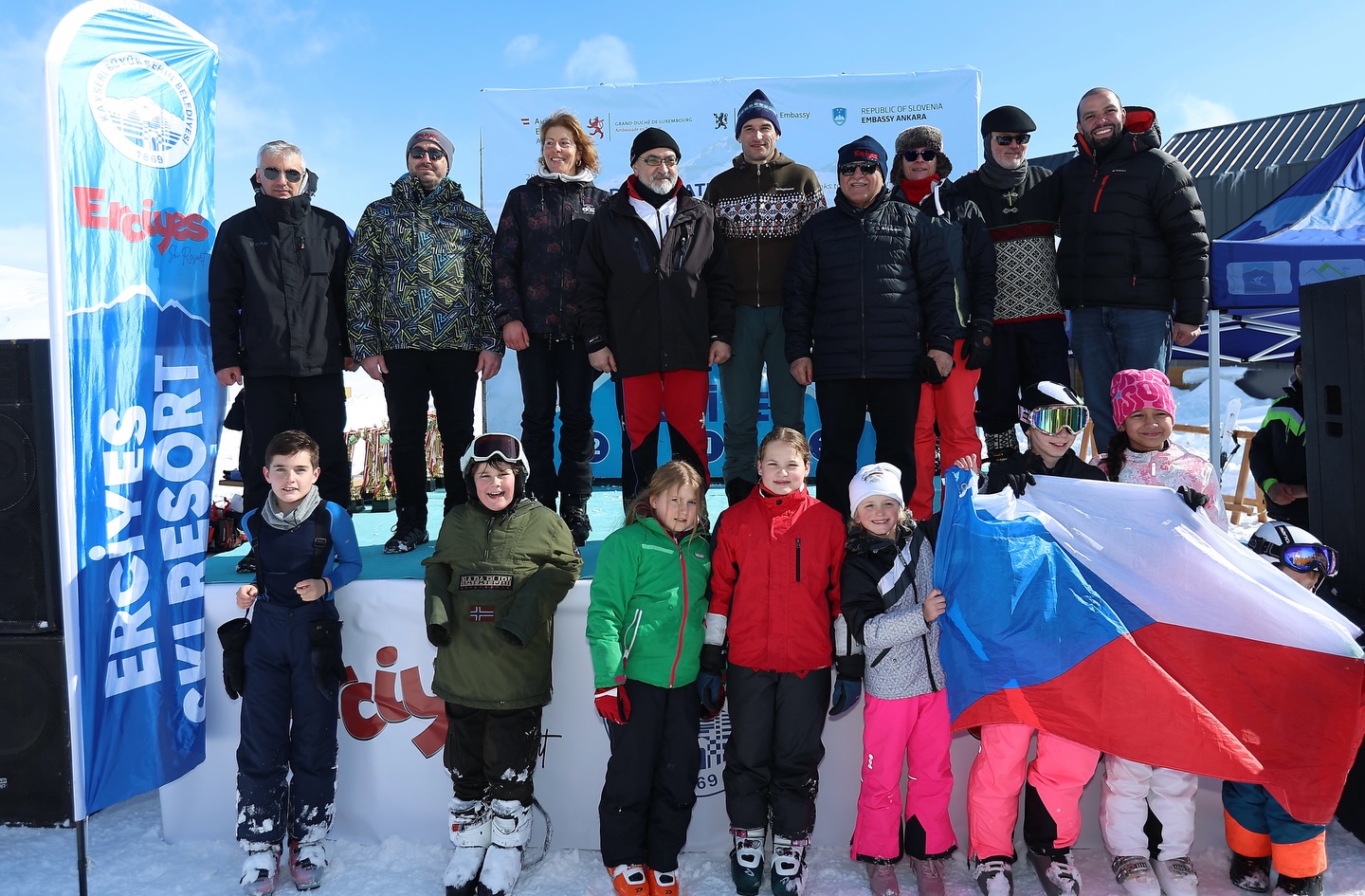 Büyükkılıç, 5'inci Diplomatik Kayak Yarışı’nda Dereceye Girenlere Ödülleri Takdim Etti