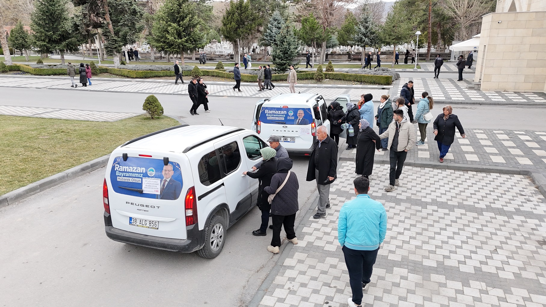 Büyükşehir’den Kabir Ziyaretine Örnek Hizmet: Vatandaştan Tam Not