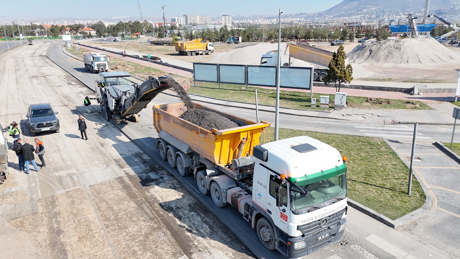 Büyükşehir’den Kartal Kavşağı’nın Dört Bir Köşesinde Hummalı Çalışma