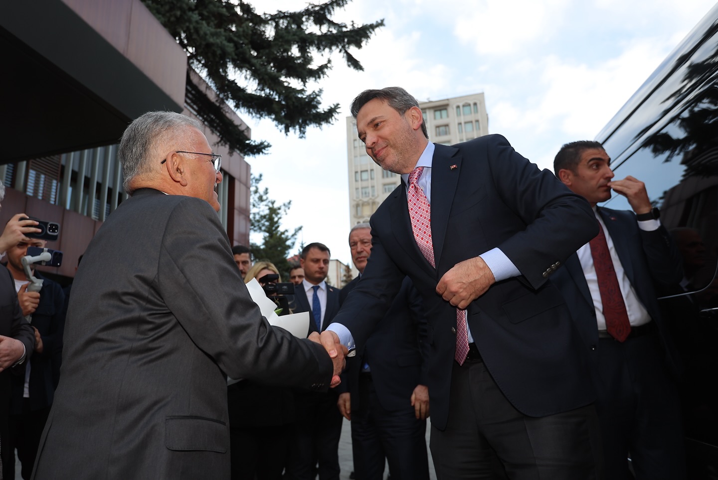 Bakan Bayraktar’dan Başkan Büyükkılıç’a: “Kayseri, Türkiye’nin Gözbebeği”