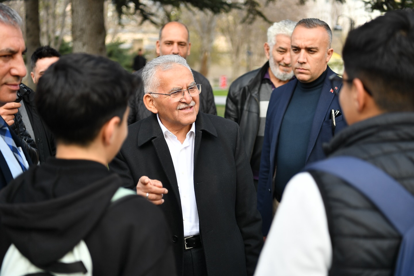 Başkan Büyükkılıç, Mimarsinan Parkı’nda Vatandaşlar ve Öğrencilerle Bir Araya Geldi