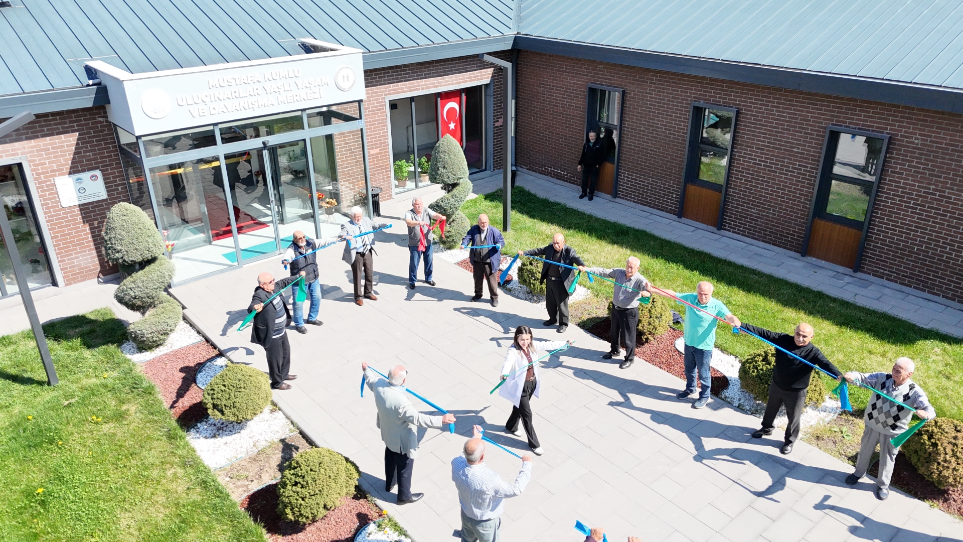 Büyükşehir’in Yaşlı Yaşam ve Dayanışma Merkezi, Ulu Çınarlara İkinci Baharlarını Yaşatıyor