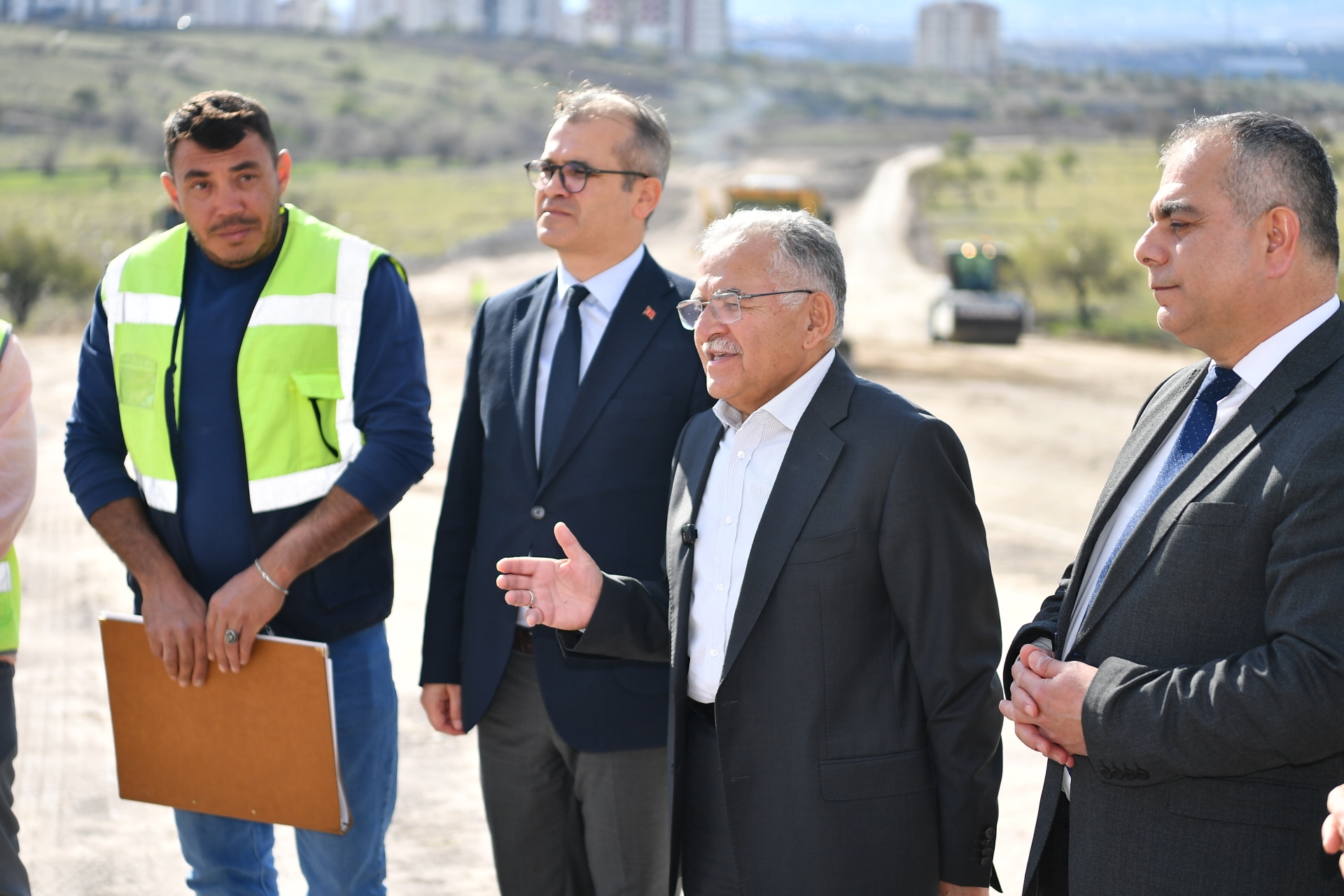 Gökkent’te 5 Kilometrelik Ana Arteri İnceleyen Başkan Büyükkılıç: “Hizmet Yapılaşmanın Önünde Gidiyor”