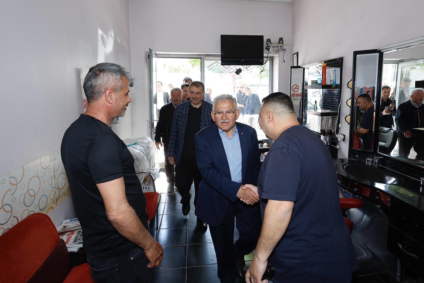 Başkan Büyükkılıç, Yeşilhisar’da Yatırımları İnceledi, Vatandaş ve Esnafla Buluştu