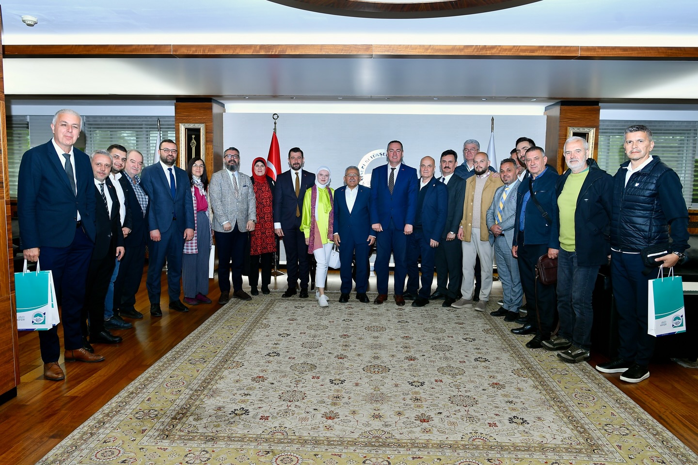 Bosna Hersek Dostluk Köprüleri Heyeti’nden Başkan Büyükkılıç’a Ziyaret: “Siz Kayseri’yi Yeniden İnşa Ettiniz”