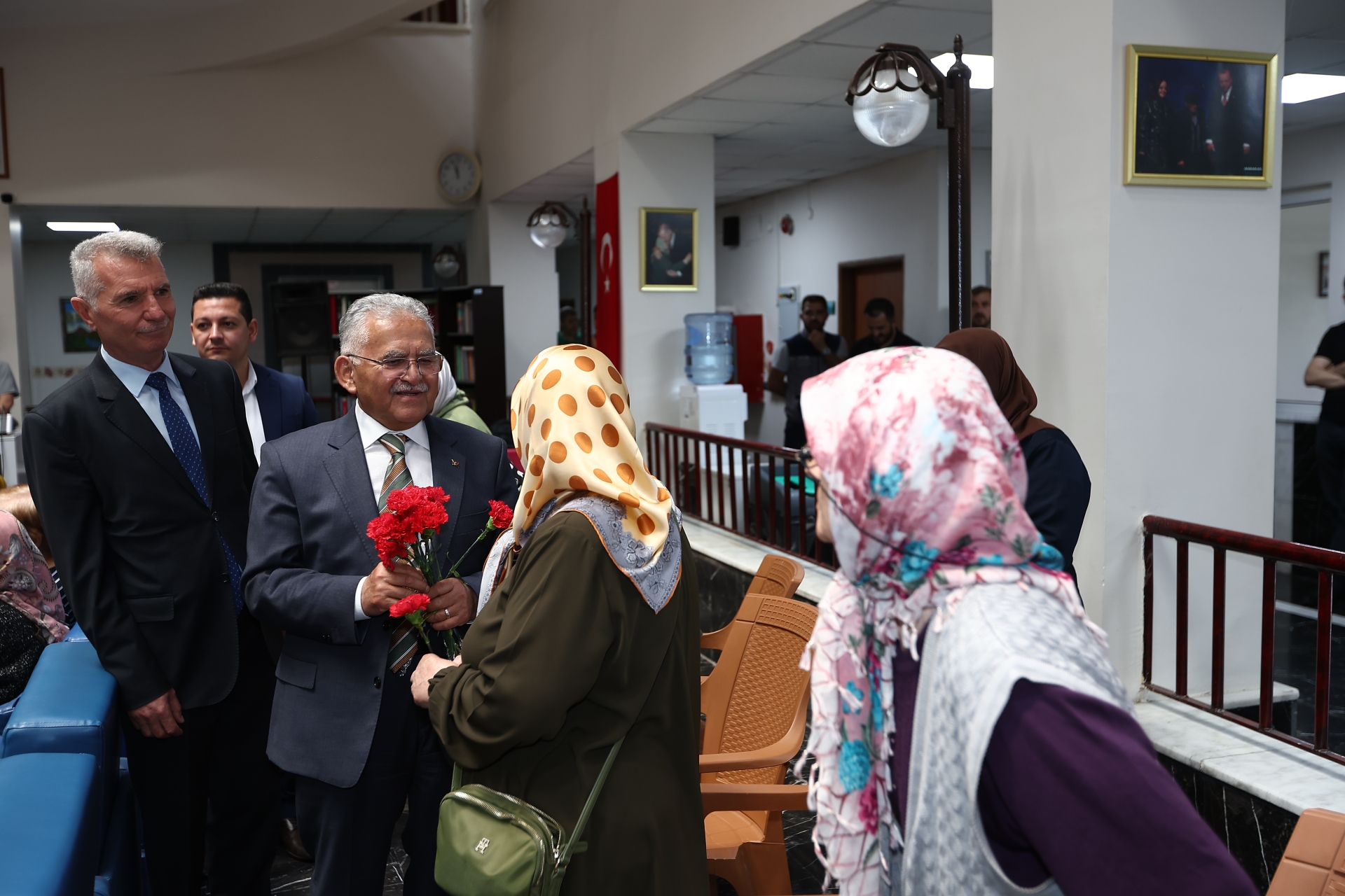 Büyükşehir’in Huzur Evi’nde Ulu Çınarlara Gençlerden Anlamlı Bayram Ziyareti